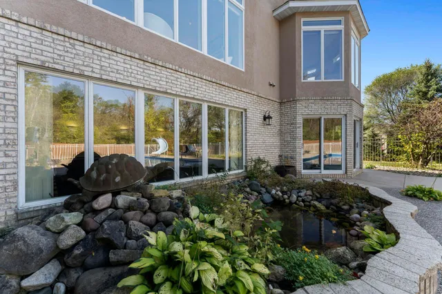 $949,900 | 2345 South Oak Drive, Red Wing, MN 55066