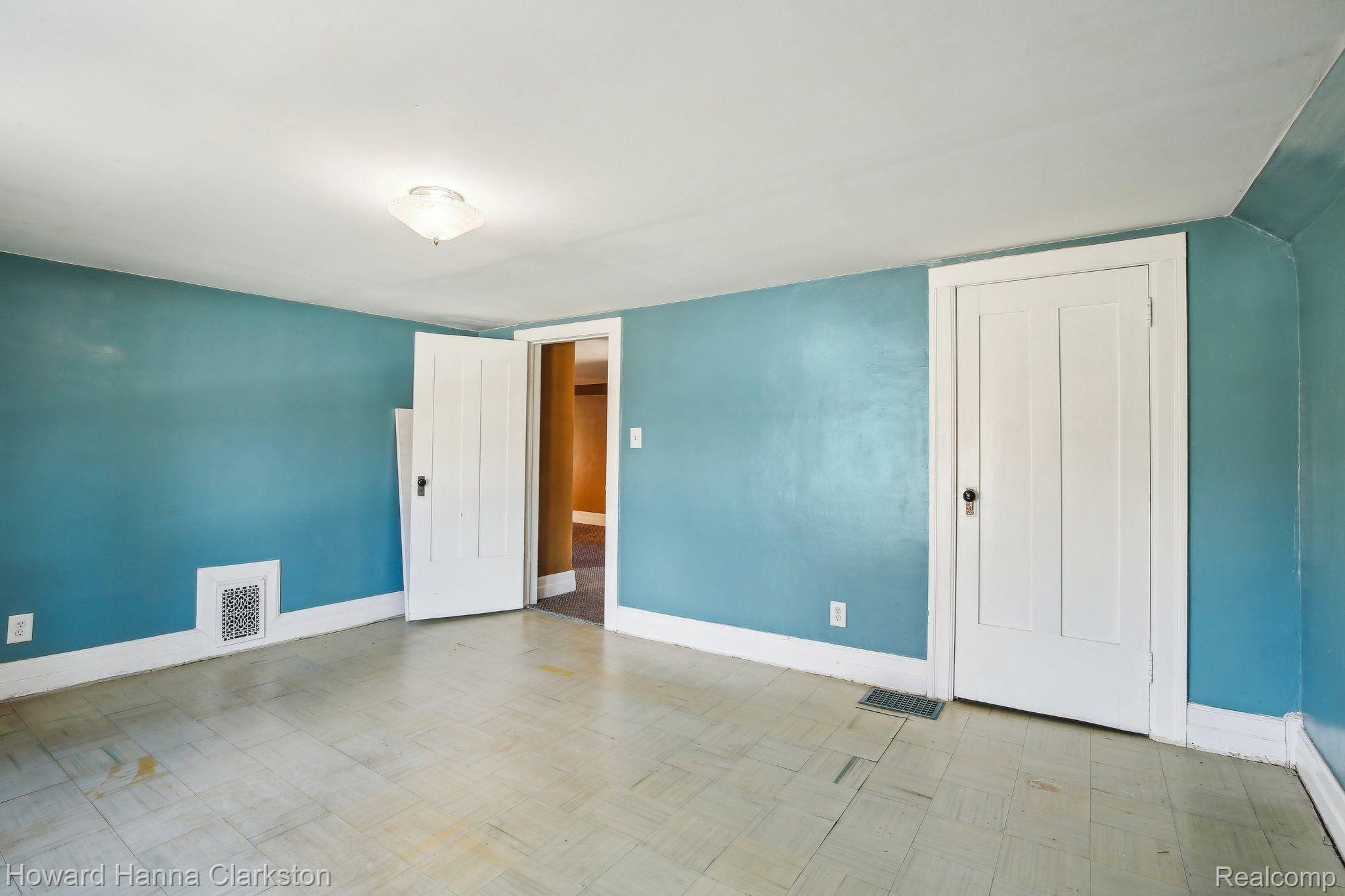 701 West Commerce Road Commerce Township, MI 48382 - Photo 22 of 63 2nd Floor Bedroom 16 x 13