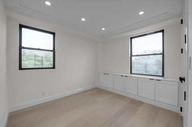 $749,999 | 4705 Henry Hudson Parkway West, Unit 6J | Riverdale