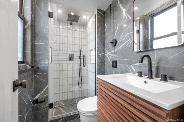 $699,999 | 4705 Henry Hudson Parkway West, Unit 6J | Riverdale