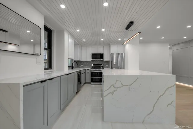 $699,999 | 4705 Henry Hudson Parkway West, Unit 6J | Riverdale