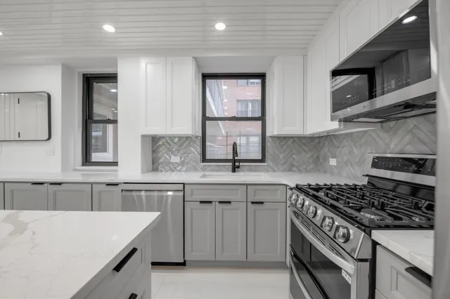 $749,999 | 4705 Henry Hudson Parkway West, Unit 6J | Riverdale