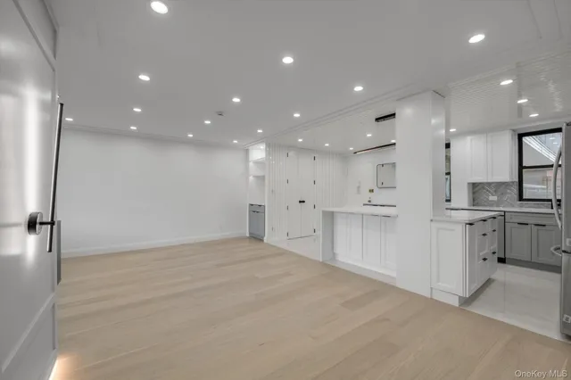 $699,999 | 4705 Henry Hudson Parkway West, Unit 6J | Riverdale