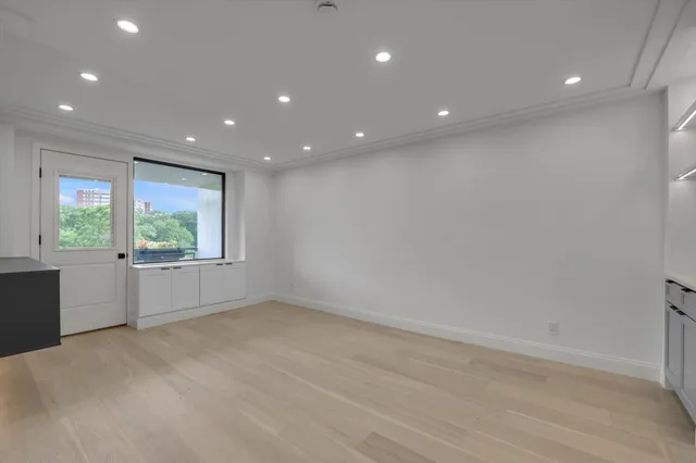 $749,999 | 4705 Henry Hudson Parkway West, Unit 6J | Riverdale