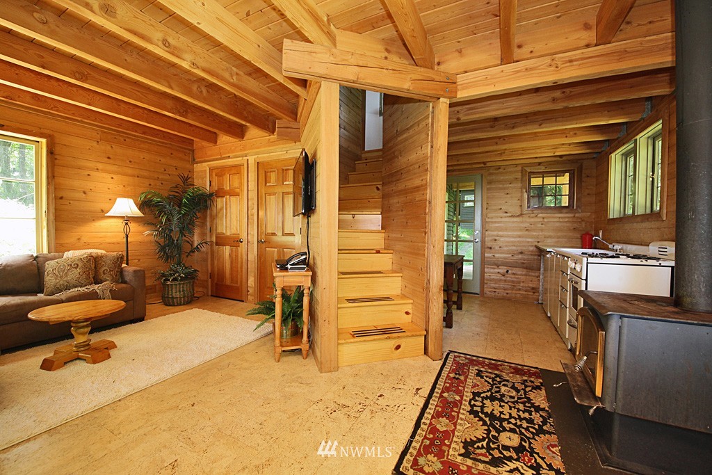 4659 Handy Road Clinton, WA 98236 - Photo 8 of 25 Gallery Image 8