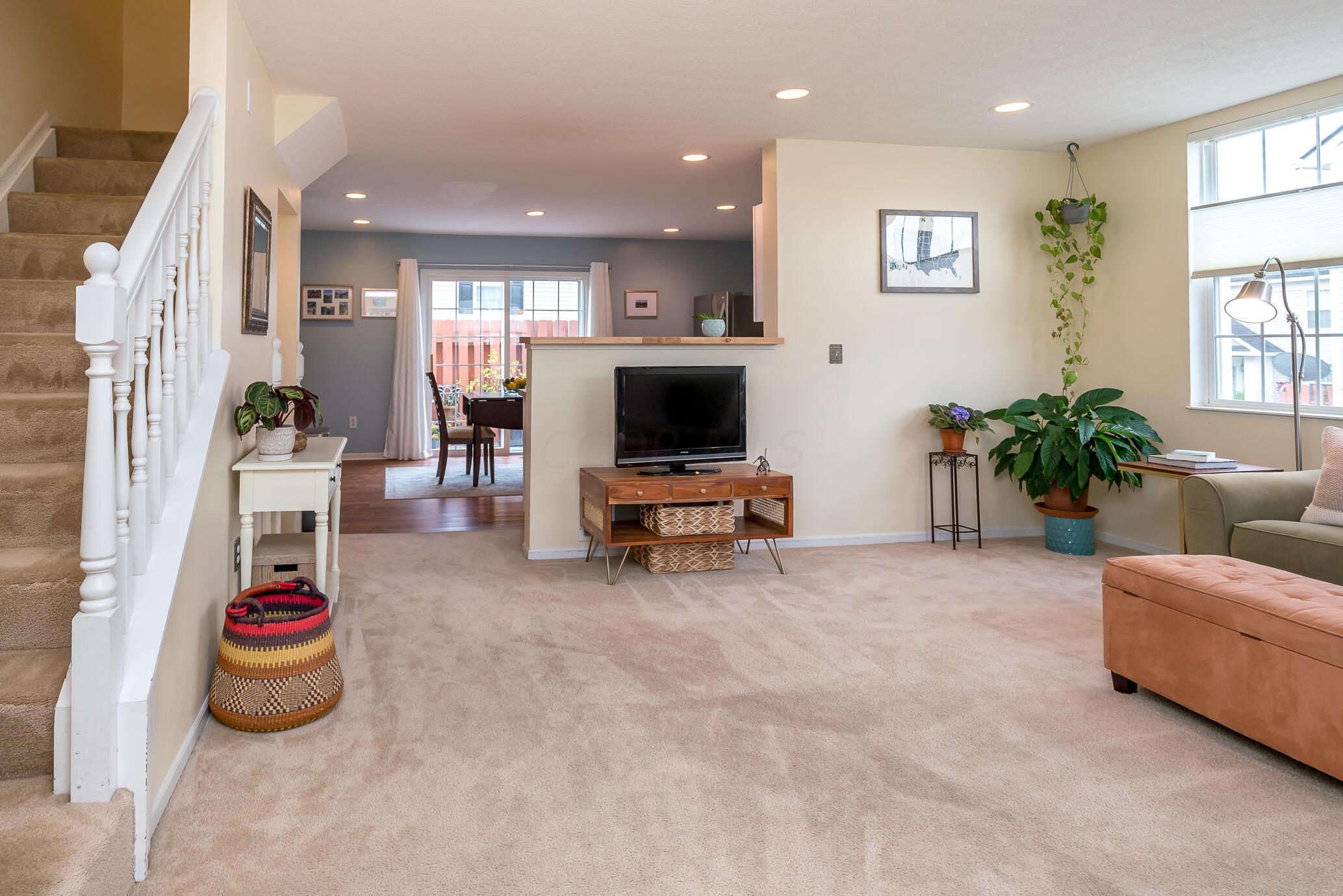 237 Millpond Road Sunbury, OH 43074 - Photo 6 of 29 Living Room