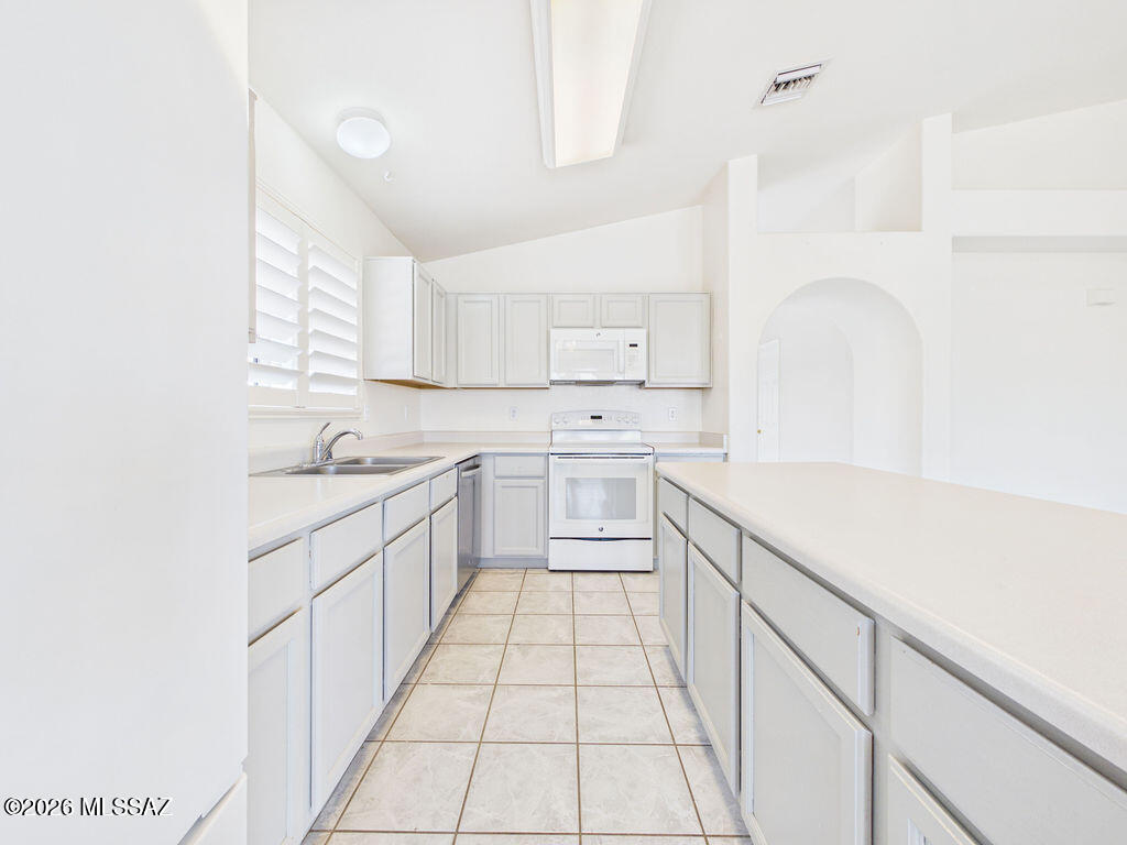 9557 Blue Ridge Mountain Street Tucson, AZ 85748 - Photo 11 of 25 CAM06457G6-PR0033-STILL018