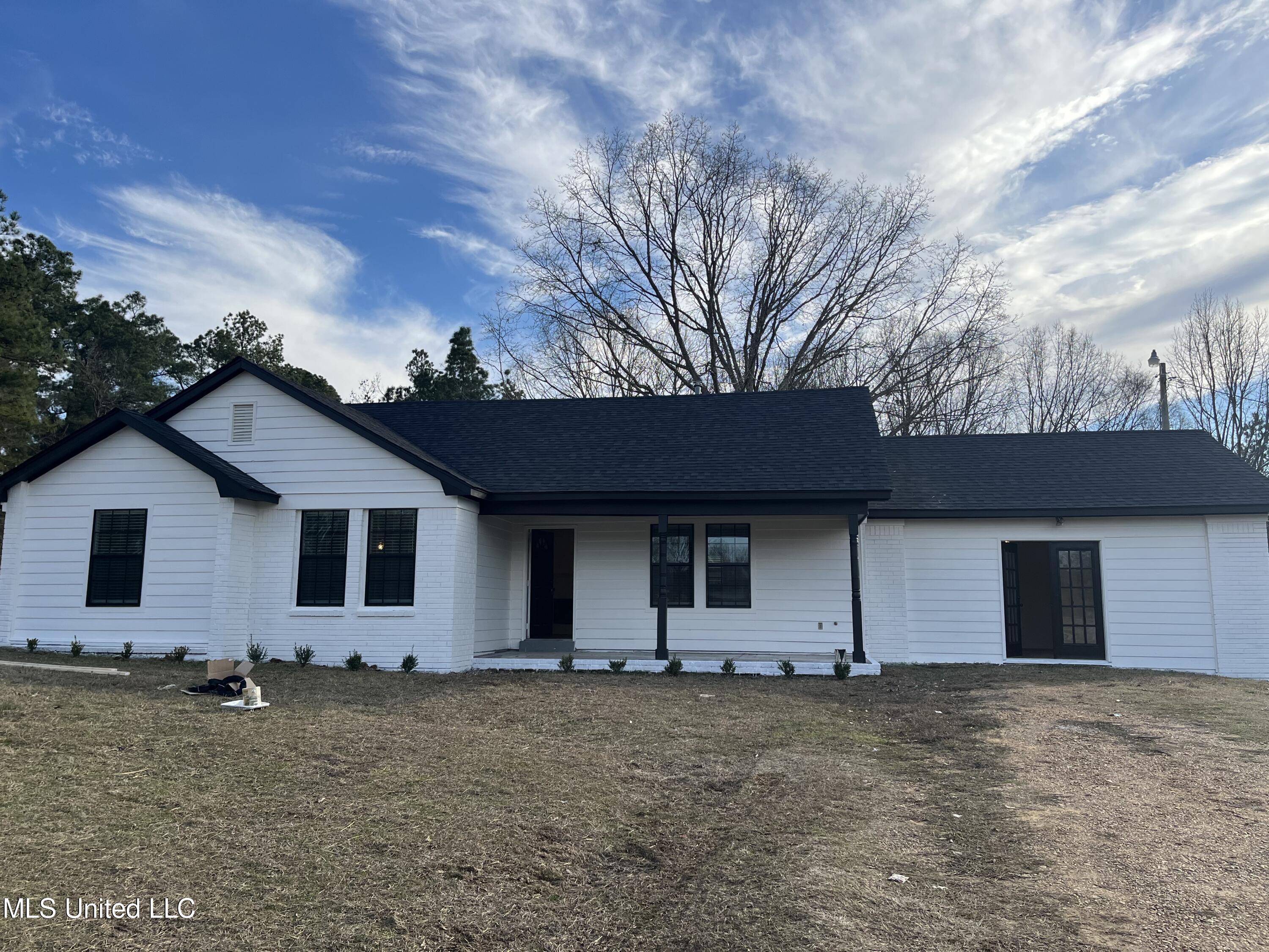 941 Mt Pleasant Road Byhalia, MS 38611 - Photo 1 of 17 IMG_4780