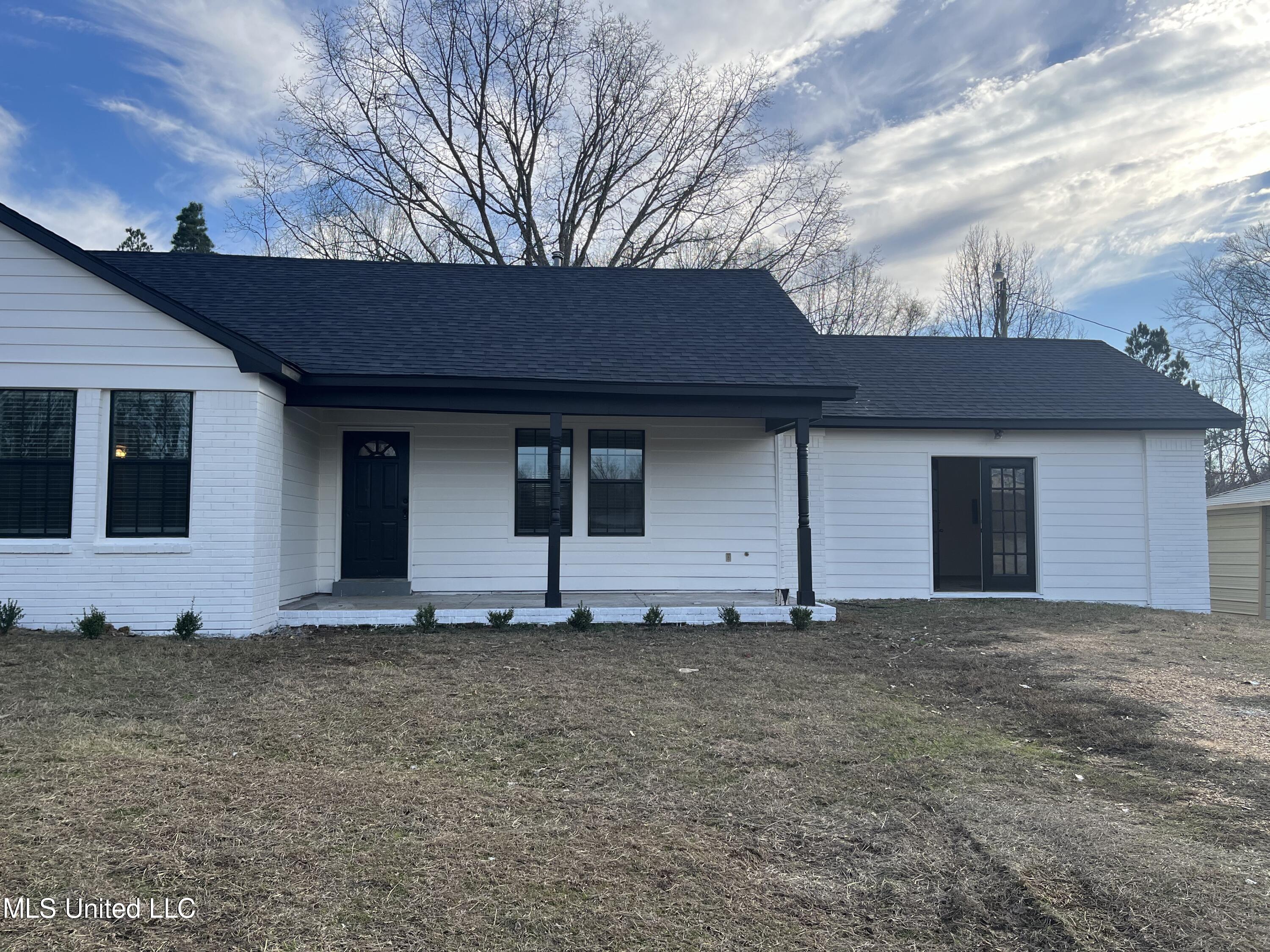 941 Mt Pleasant Road Byhalia, MS 38611 - Photo 2 of 17 IMG_4789