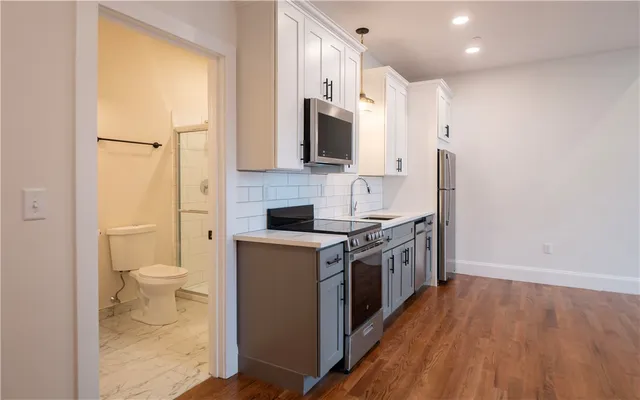 $2,200 | 15 Cranston Avenue, Unit 22, Newport, RI 02840