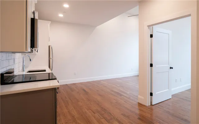 $2,200 | 15 Cranston Avenue, Unit 22, Newport, RI 02840