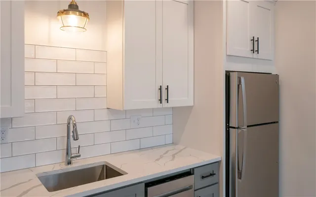 $2,200 | 15 Cranston Avenue, Unit 22, Newport, RI 02840