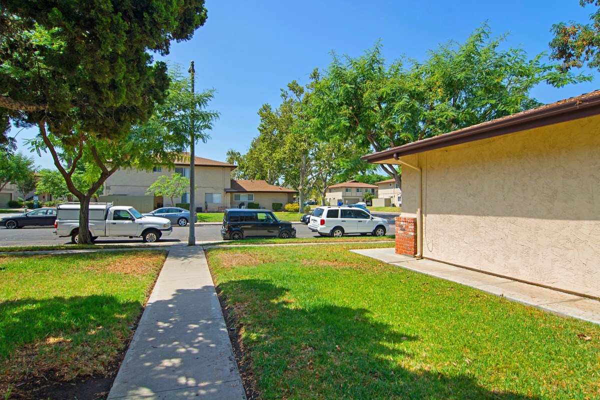 9906 Mission Vega Road, Unit 2 Santee, CA 92071 - Photo 15 of 15 Green area between buildings