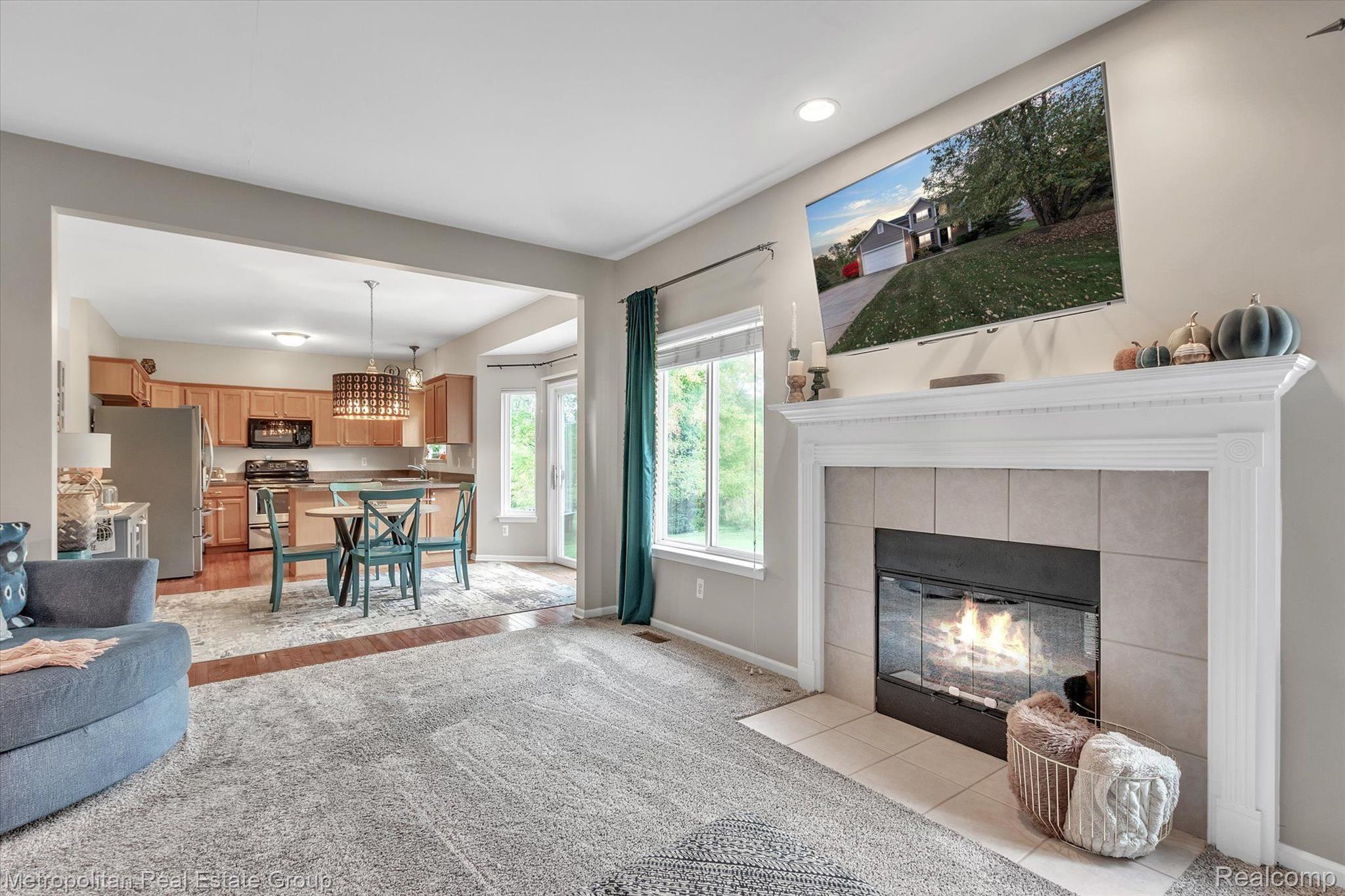 3983 Dun Rovin Court Commerce Township, MI 48382 - Photo 6 of 40 Gallery Image 6