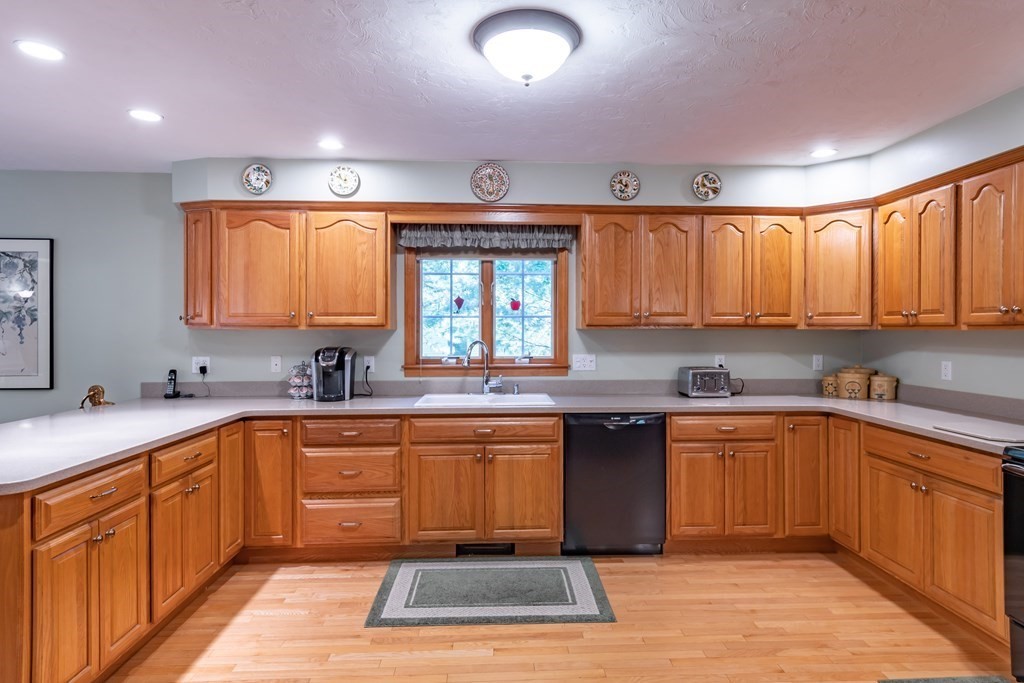 70 Townsend Harbor Road Lunenburg, MA 01462 - Photo 8 of 31 Gallery Image 8
