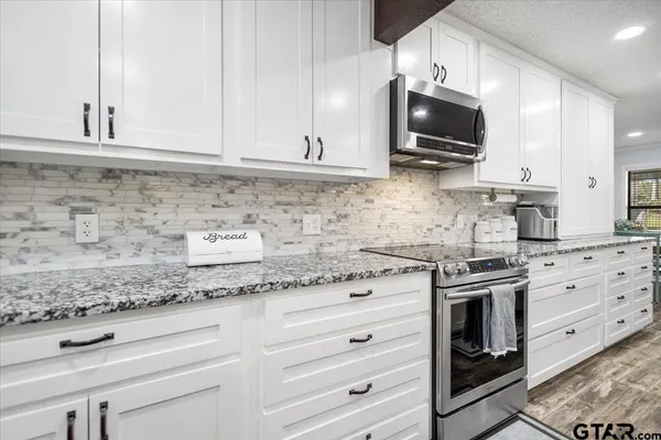 $339,900 | 107 Galloway Avenue, Naples, TX 75568