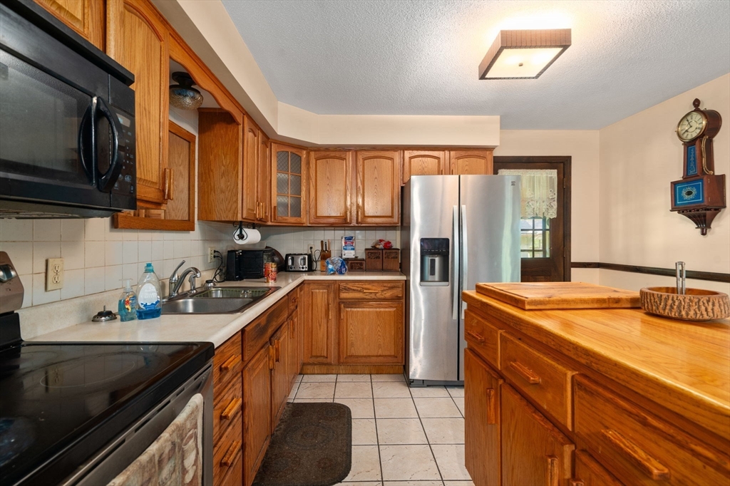 1 Leno Road Sturbridge, MA 01566 - Photo 9 of 33