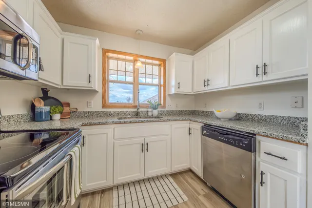 $305,000 | 1002 Pleasant View Court Northwest, Isanti, MN 55040