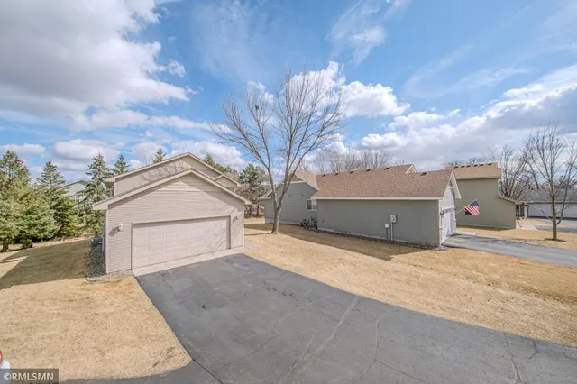 $305,000 | 1002 Pleasant View Court Northwest, Isanti, MN 55040