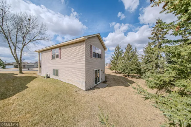 $305,000 | 1002 Pleasant View Court Northwest, Isanti, MN 55040