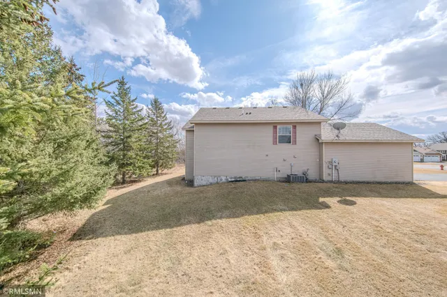$305,000 | 1002 Pleasant View Court Northwest, Isanti, MN 55040