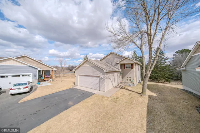 $305,000 | 1002 Pleasant View Court Northwest, Isanti, MN 55040