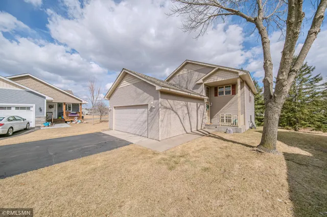 $305,000 | 1002 Pleasant View Court Northwest, Isanti, MN 55040