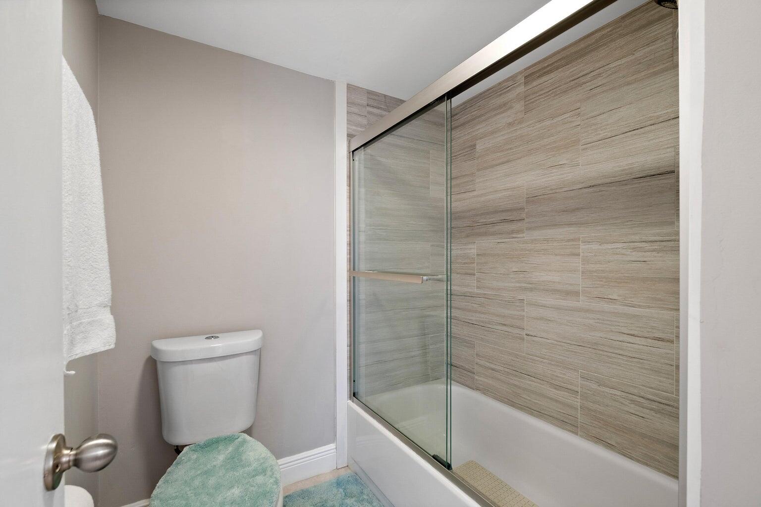 21863 Arriba Real, Unit 8K Boca Raton, FL 33433 - Photo 17 of 26 PRIMARY SHOWER-TUB