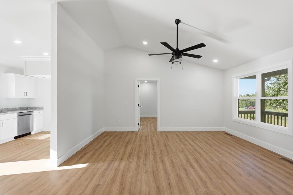 13580 Old Kentucky Road Walling, TN 38587 - Photo 10 of 28 Gallery Image 10