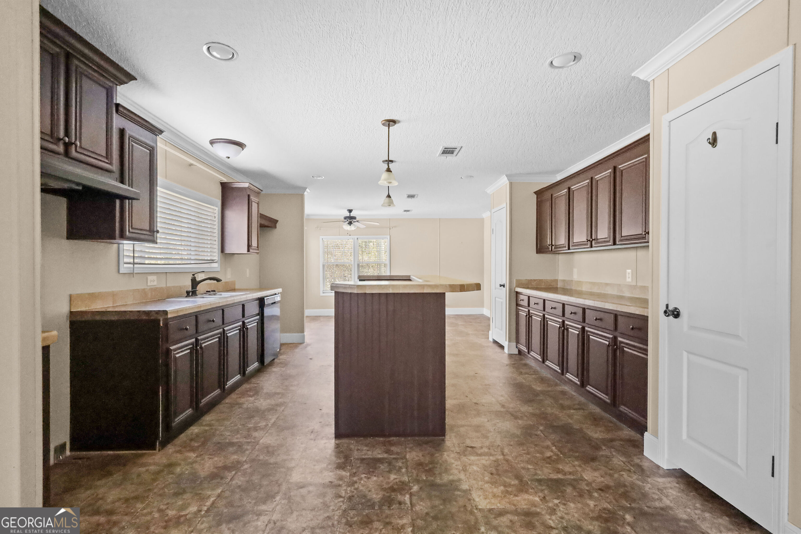 611 Sandy Run Road Jesup, GA 31545 - Photo 8 of 30