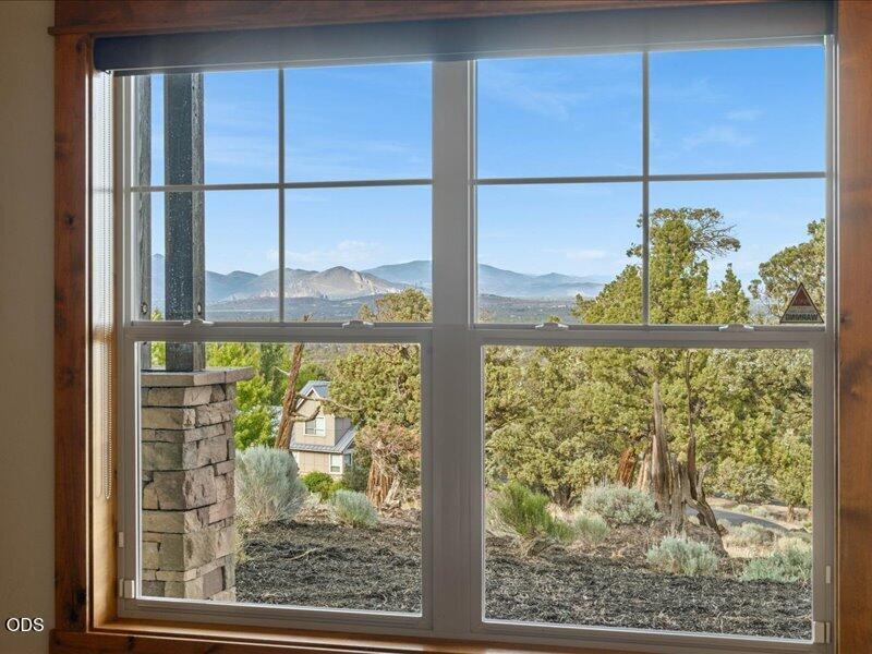 360 Vista Rim Drive Redmond, OR 97756 - Photo 69 of 147