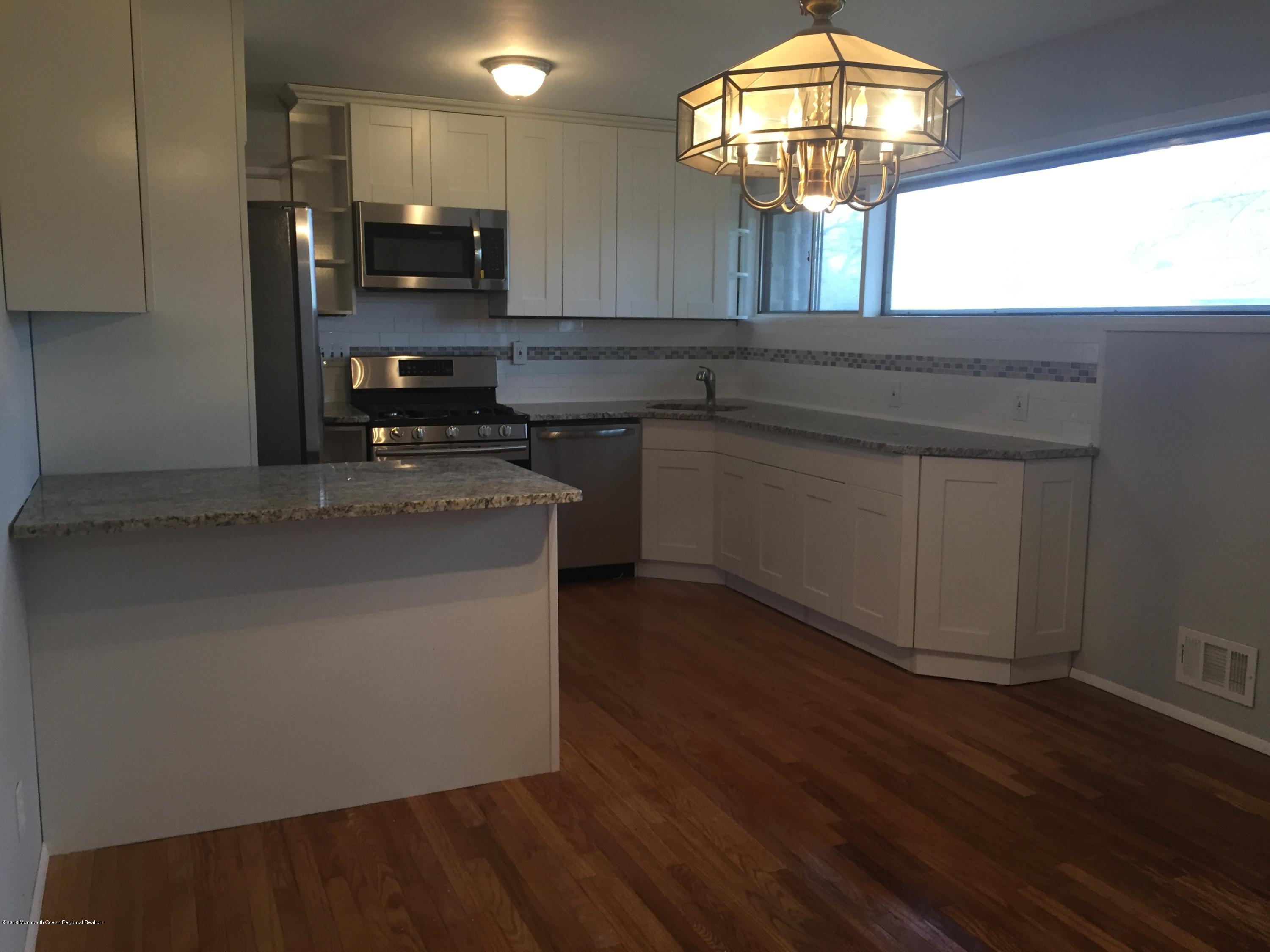 21 Fordham Road Parlin, NJ 08859 - Photo 5 of 8 forham kitchen 2
