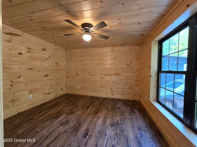 $399,000 | 85 Hunt Lake Road, Corinth, NY 12822