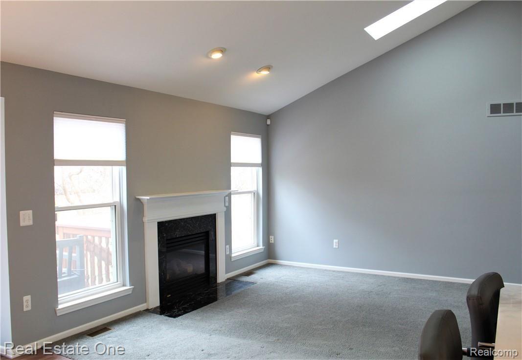 1164 Churchill Circle Rochester, MI 48307 - Photo 2 of 22 9. Great Room