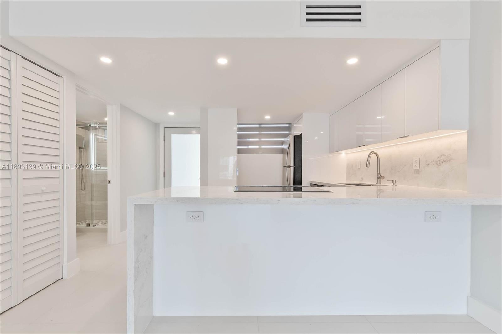 1665 Bay Road, Unit 522 Miami Beach, FL 33139 - Photo 11 of 30