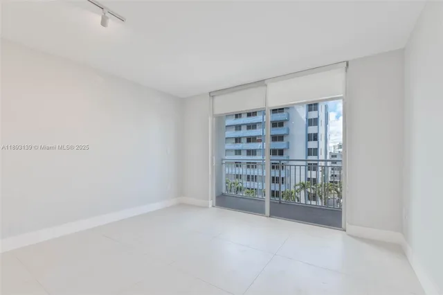 $3,350 | 1665 Bay Road, Unit 522, Miami Beach, FL 33139