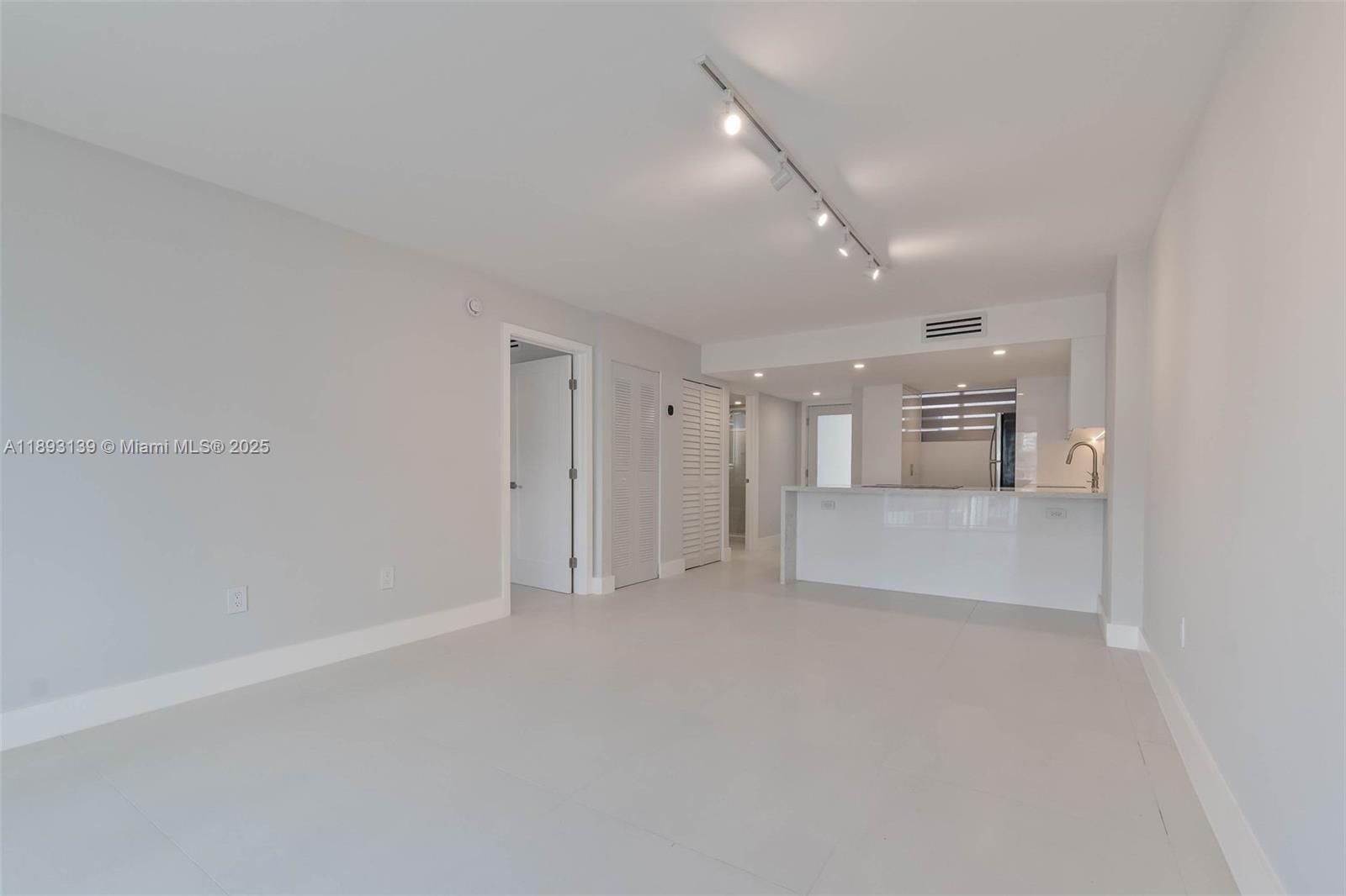 1665 Bay Road, Unit 522 Miami Beach, FL 33139 - Photo 19 of 30