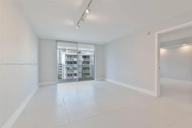 $3,350 | 1665 Bay Road, Unit 522, Miami Beach, FL 33139