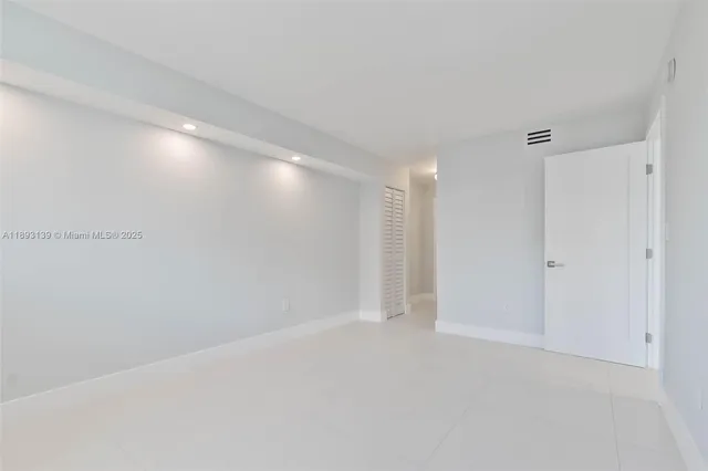 $3,350 | 1665 Bay Road, Unit 522, Miami Beach, FL 33139