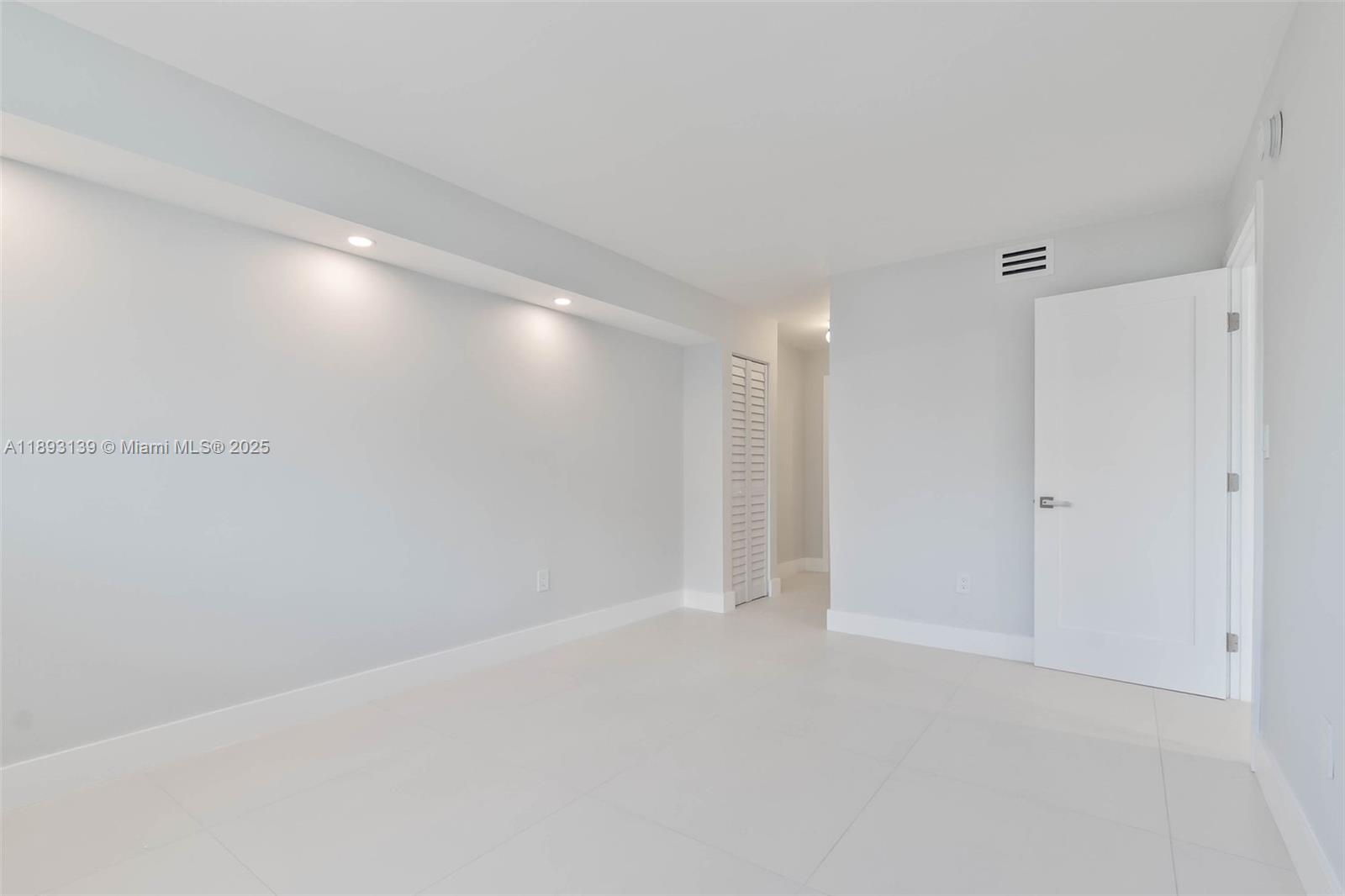 1665 Bay Road, Unit 522 Miami Beach, FL 33139 - Photo 21 of 30