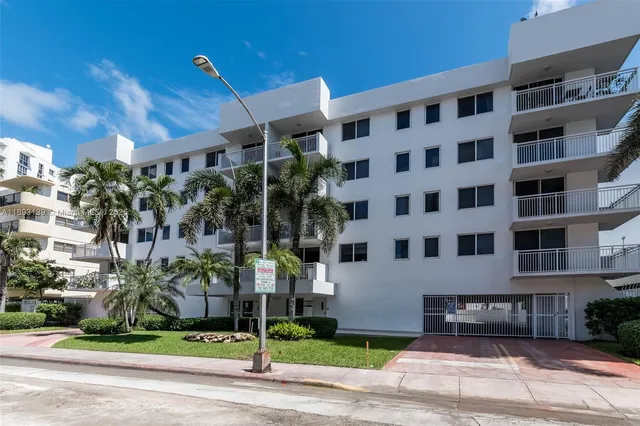 $3,350 | 1665 Bay Road, Unit 522, Miami Beach, FL 33139