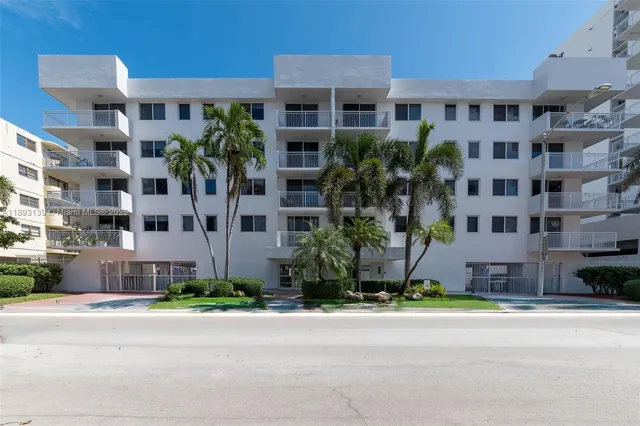 $3,350 | 1665 Bay Road, Unit 522, Miami Beach, FL 33139