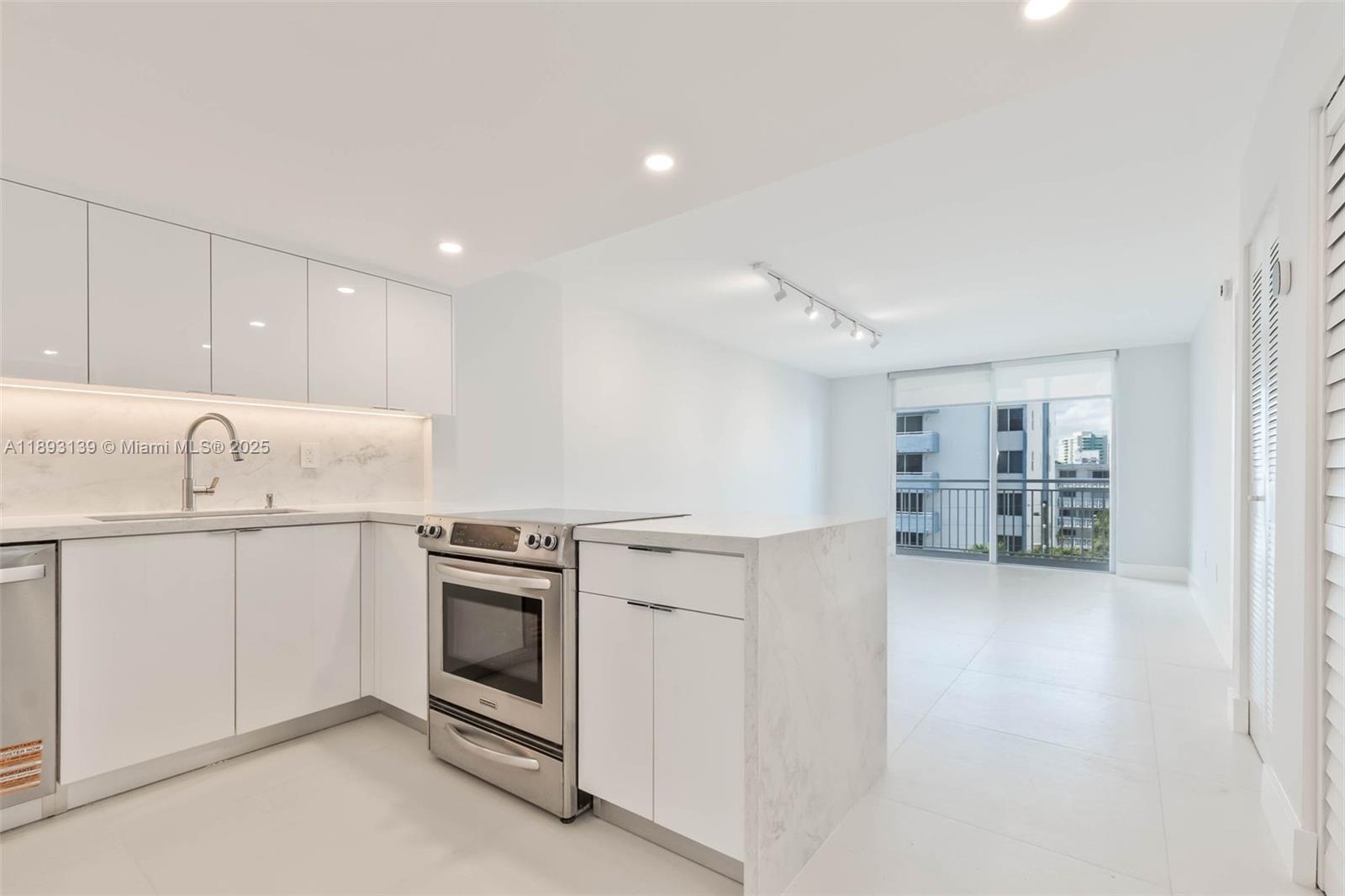 1665 Bay Road, Unit 522 Miami Beach, FL 33139 - Photo 3 of 30