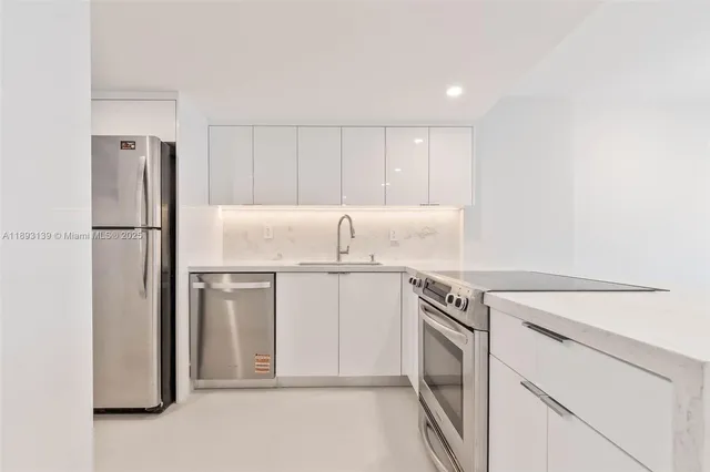 $3,350 | 1665 Bay Road, Unit 522, Miami Beach, FL 33139