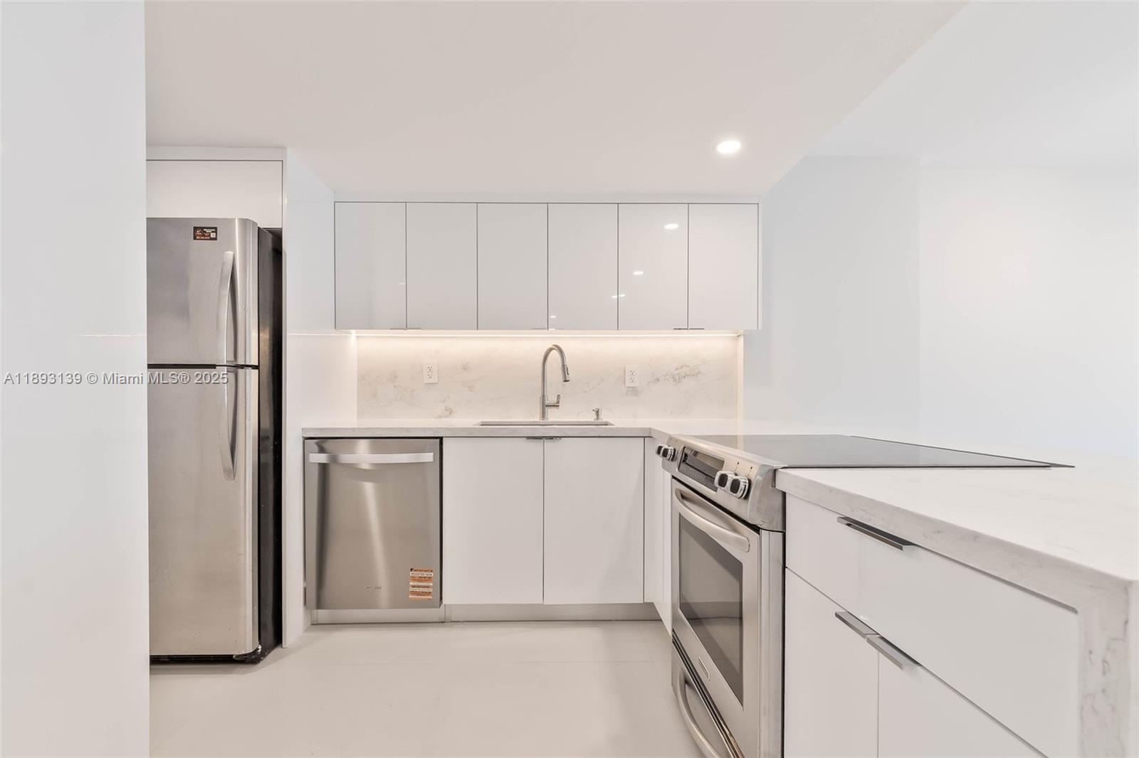 1665 Bay Road, Unit 522 Miami Beach, FL 33139 - Photo 4 of 30