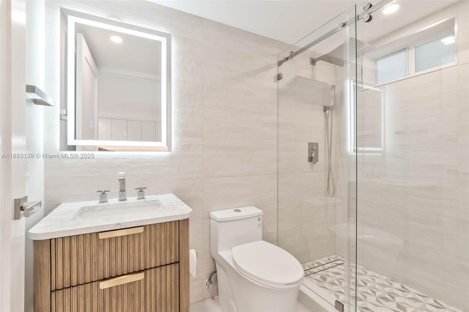 1665 Bay Road, Unit 522 Miami Beach, FL 33139 - Photo 5 of 30