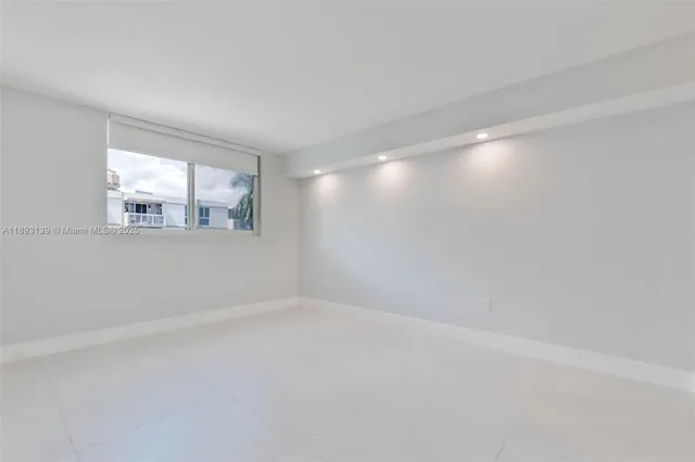 $3,350 | 1665 Bay Road, Unit 522, Miami Beach, FL 33139