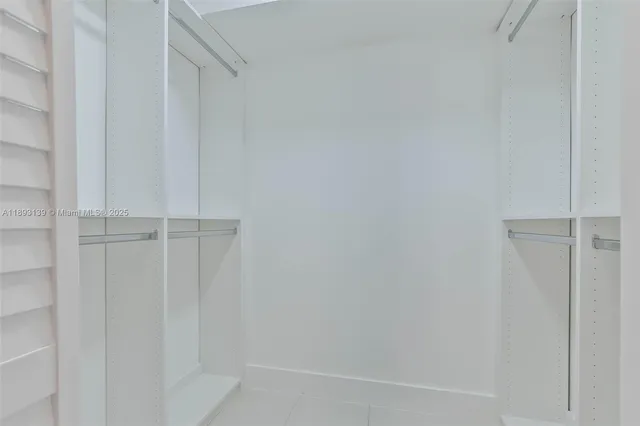 $3,350 | 1665 Bay Road, Unit 522, Miami Beach, FL 33139