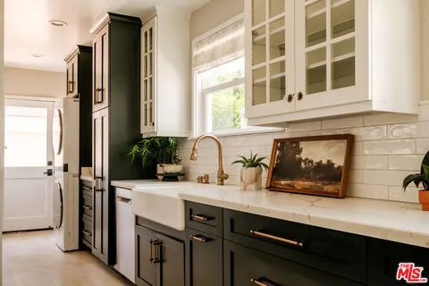 $1,099,000 | 239 West Fairview Boulevard, Inglewood, CA 90302
