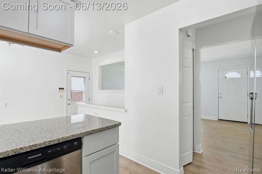 9883 William Street Taylor, MI 48180 - Photo 11 of 40